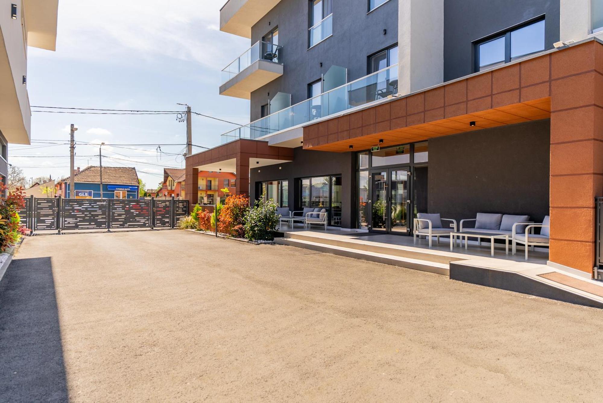 M City Aparthotel Arad Exterior photo
